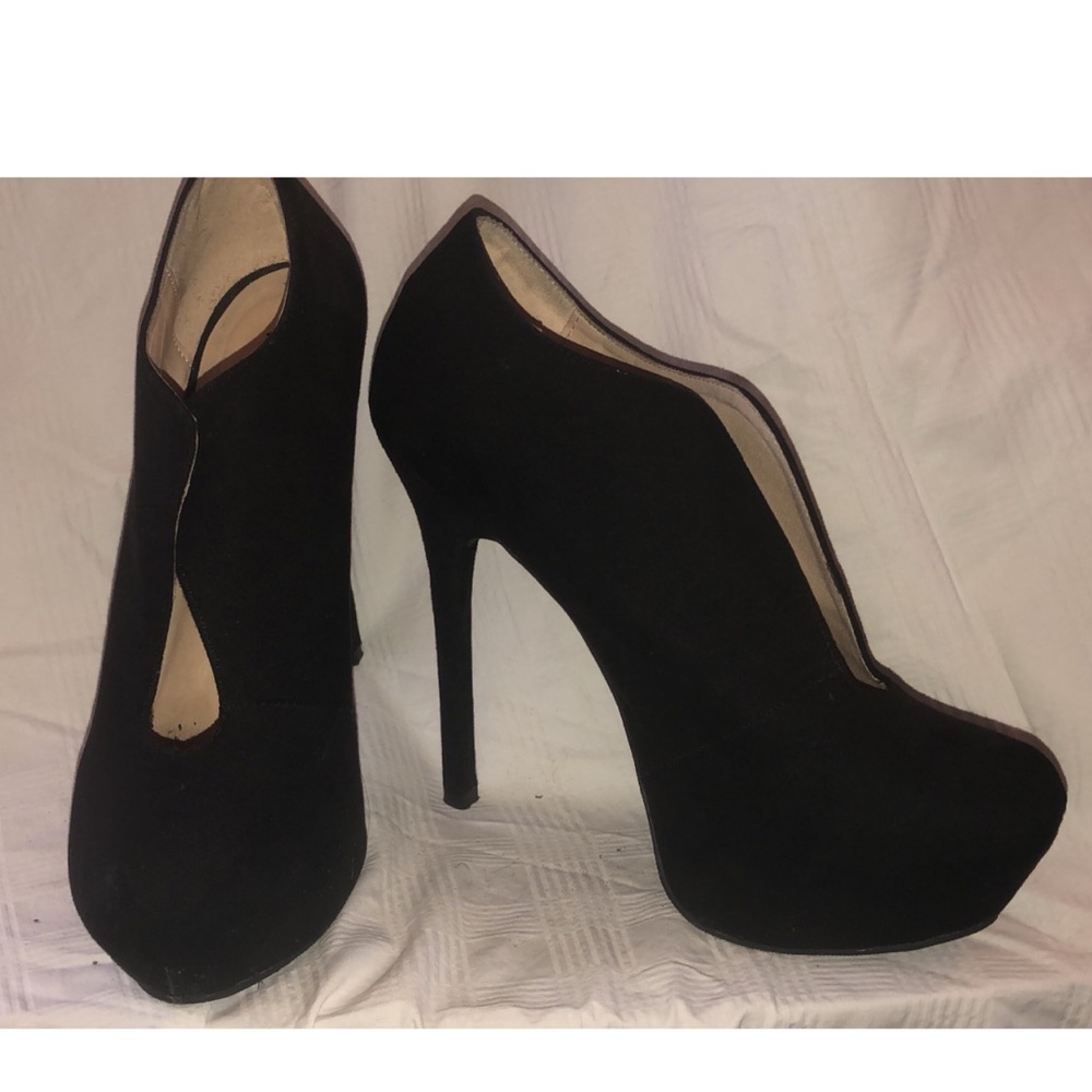 Qupid Black Suede Bootie Heels, Size 7.5